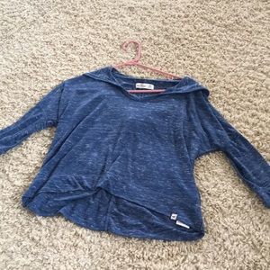 Half sleeve Hollister crop top